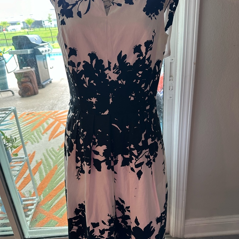 Size 8 White House Black Market Dress!